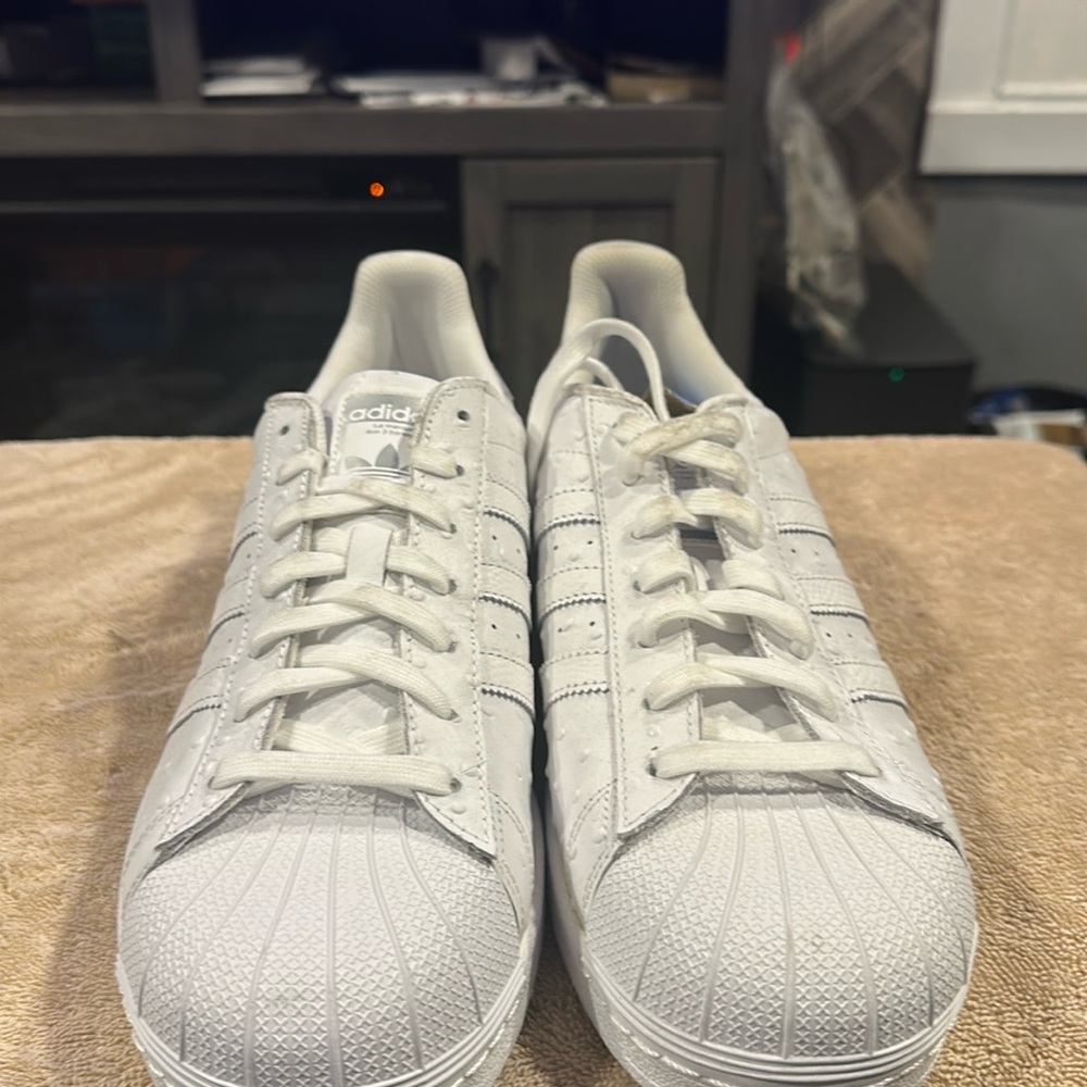 Adidas (superstar)